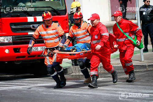 Согтуурсан үедээ тагтнаас үсэрч амиа алджээ